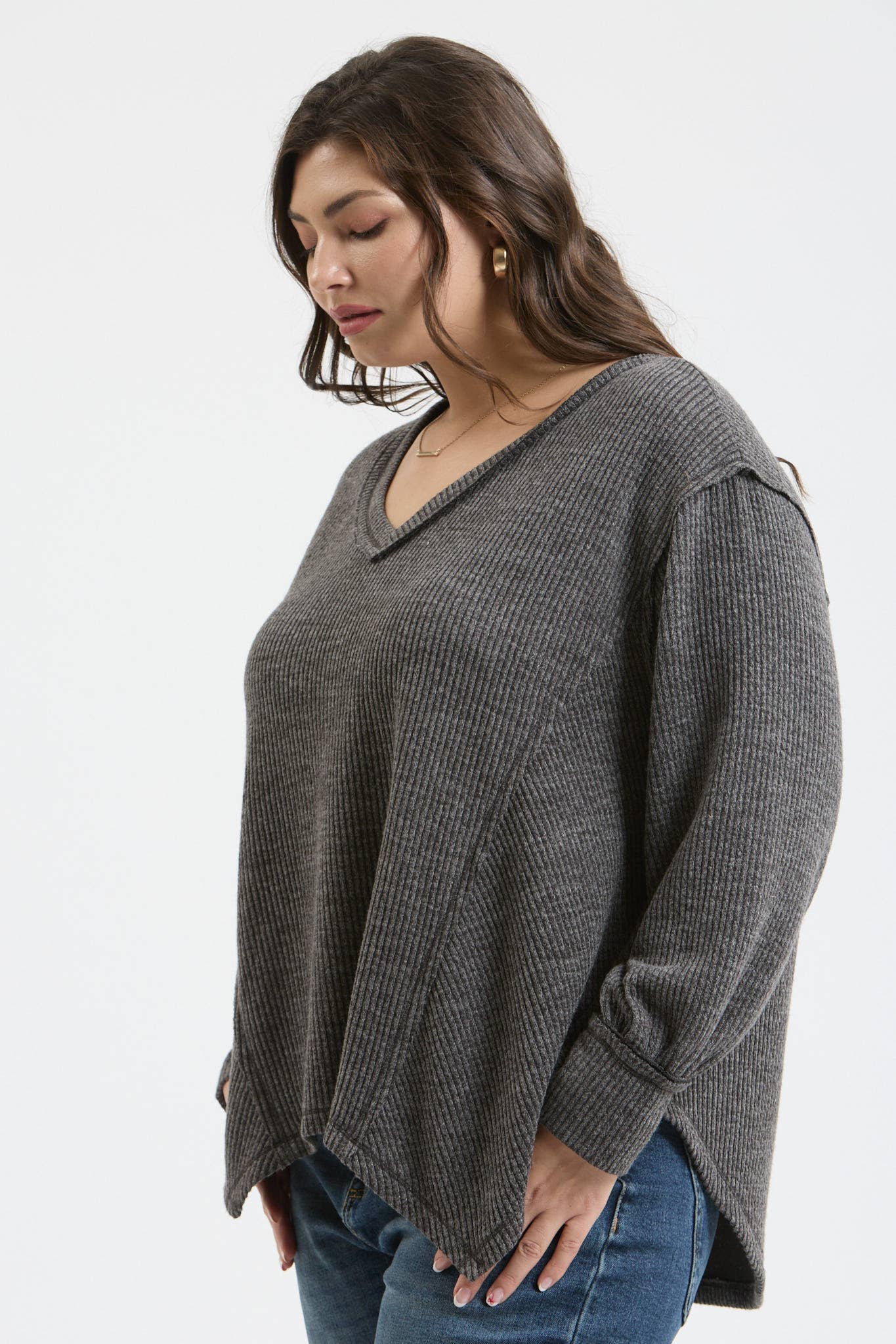 PLUS V NECK ASYMMETRICAL HEM LONG SLEEVE KNIT TOP