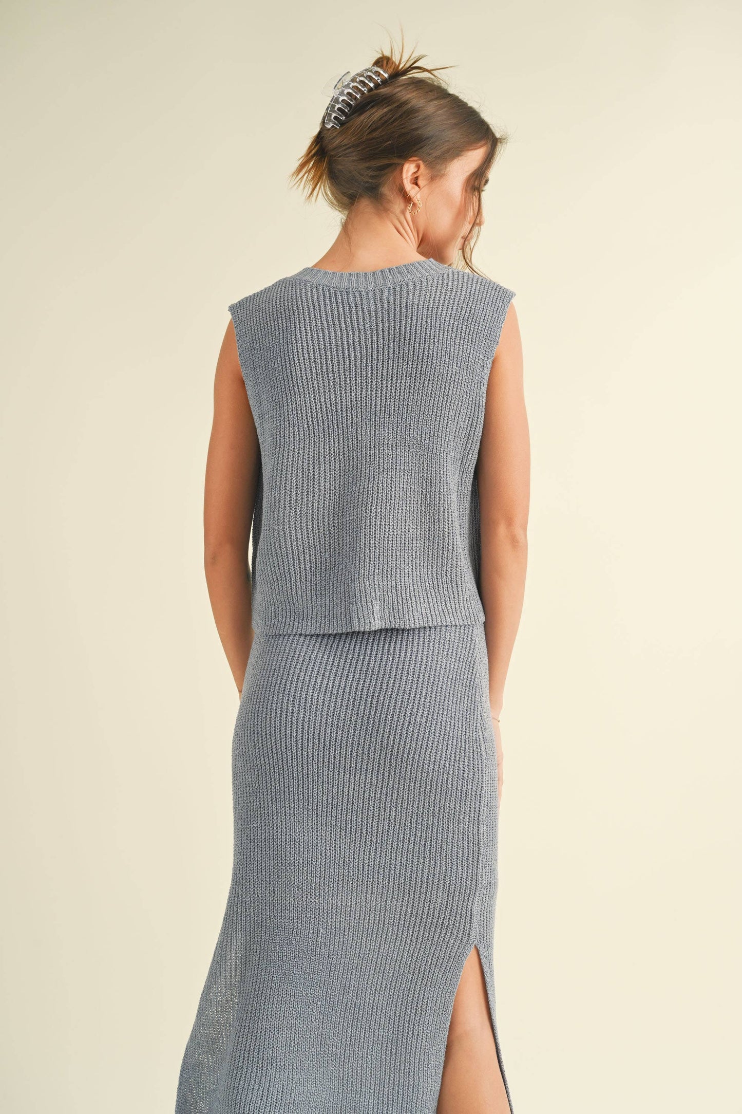 V-NECK KNITTED VEST